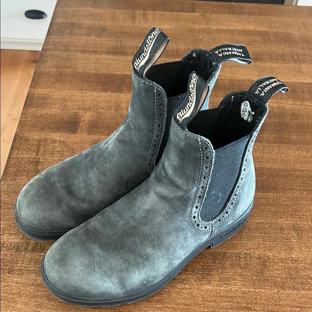Blundstone womens originals #1630 Chukka Boots in rustic black Suede